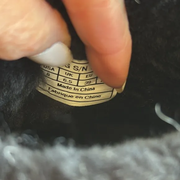 Ugg The Lida Boot Sheepskin/Mongolian Fur Cuff