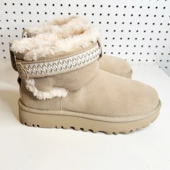 UGG | Ultra Mini Alpsey Boot — Tan Shearling Ankle Boots Sz. 8