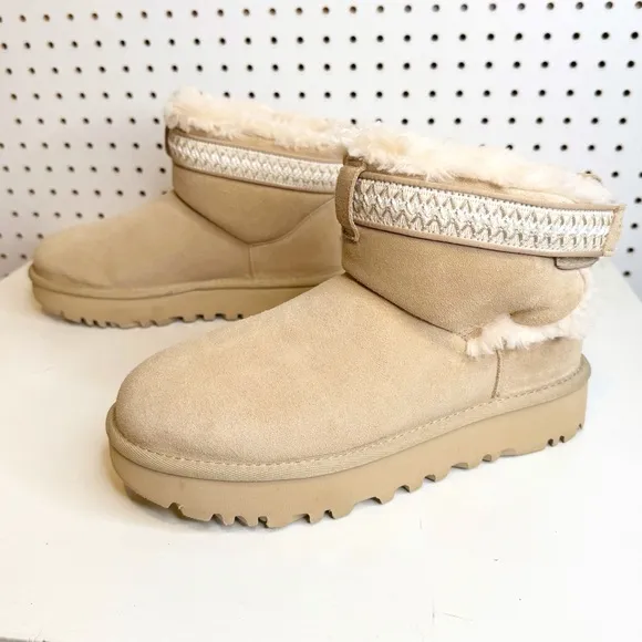 UGG | Ultra Mini Alpsey Boot — Tan Shearling Ankle Boots Sz. 8