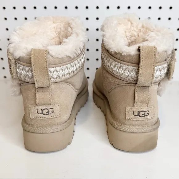UGG | Ultra Mini Alpsey Boot — Tan Shearling Ankle Boots Sz. 8