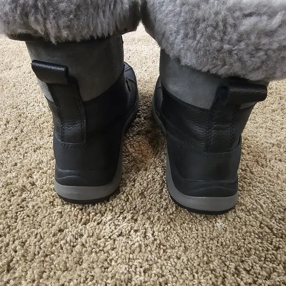 UGG Women Adirondack Boot III Black Boots - Women sz 8