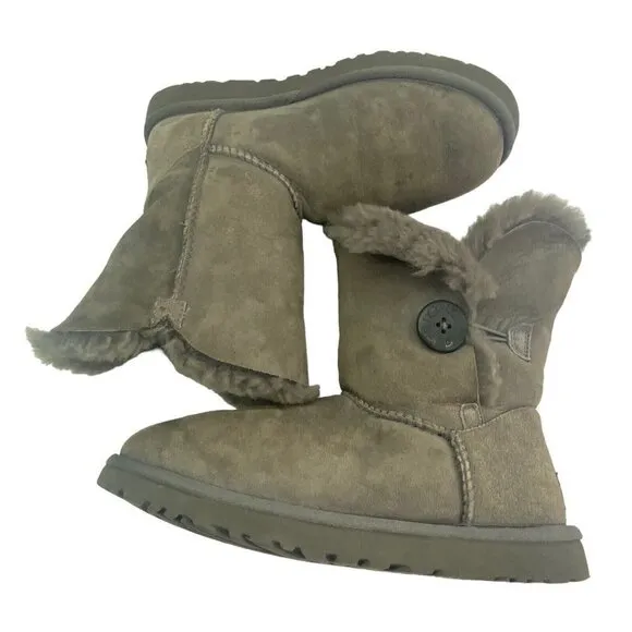 UGG Women Bailey Button II Boots Sheepskin Gray 6 S-1a