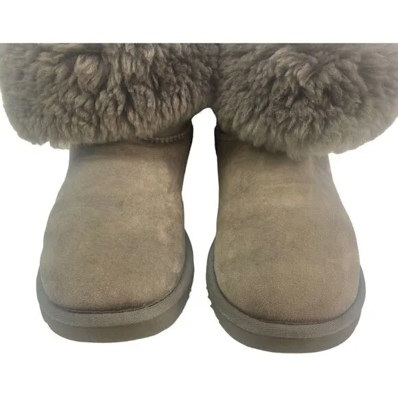 UGG Women Bailey Button II Boots Sheepskin Gray 6 S-1a