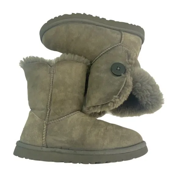 UGG Women Bailey Button II Boots Sheepskin Gray 6 S-1a