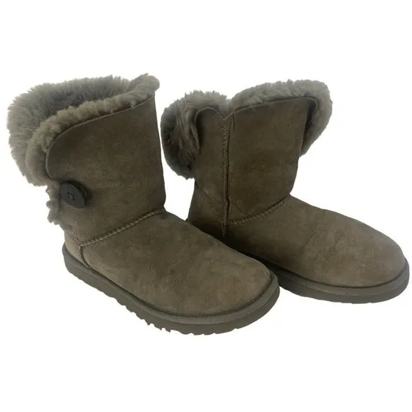 UGG Women Bailey Button II Boots Sheepskin Gray 6 S-1a