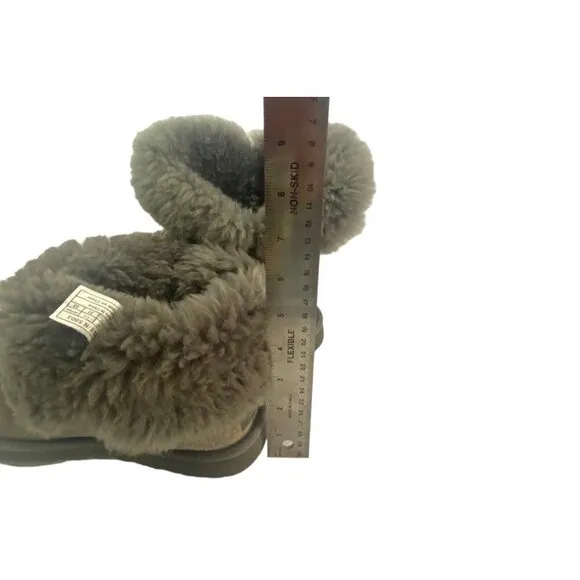 UGG Women Bailey Button II Boots Sheepskin Gray 6 S-1a