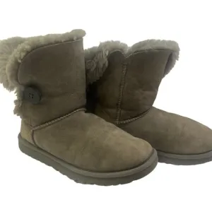 UGG Women Bailey Button II Boots Sheepskin Gray 6 S-1a