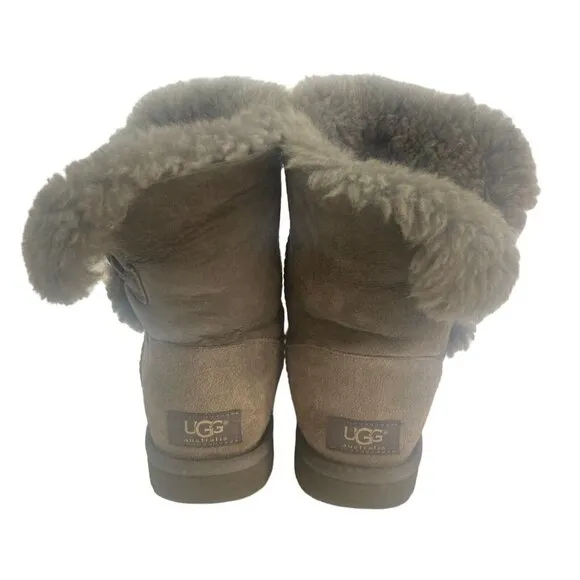 UGG Women Bailey Button II Boots Sheepskin Gray 6 S-1a