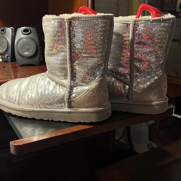 UGG Women Boots 6M Gray/Silver Sequins