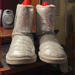 UGG Women Boots 6M Gray/Silver Sequins