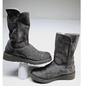 UGG Women 7 Winter Boot