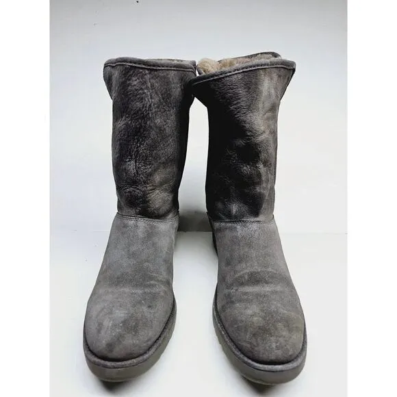 UGG Women 7 Winter Boot