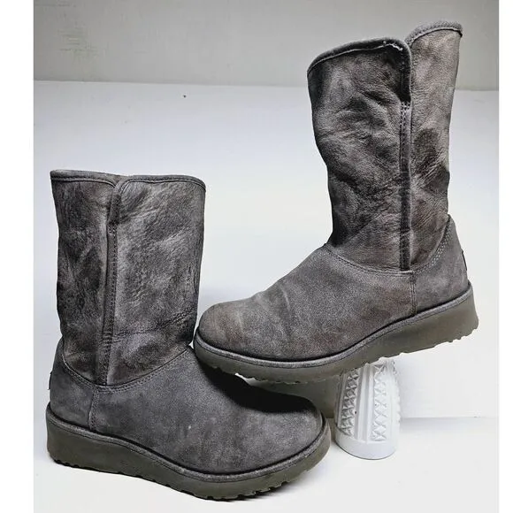 UGG Women 7 Winter Boot