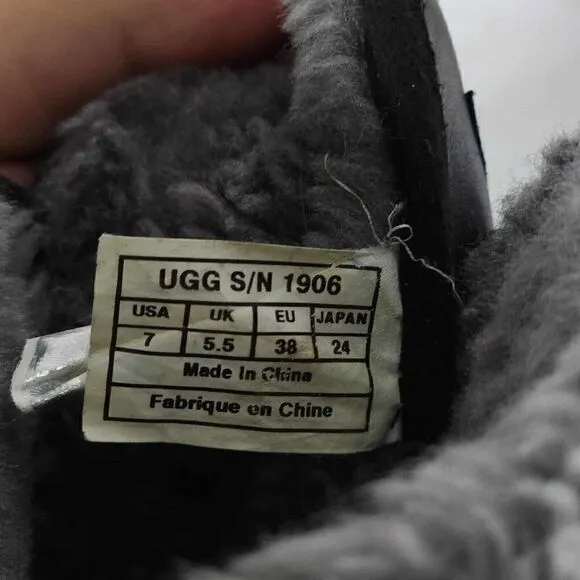 UGG Women's Adirondack Il US7 Black Leather Sheepskin Lace Up Winter Boots