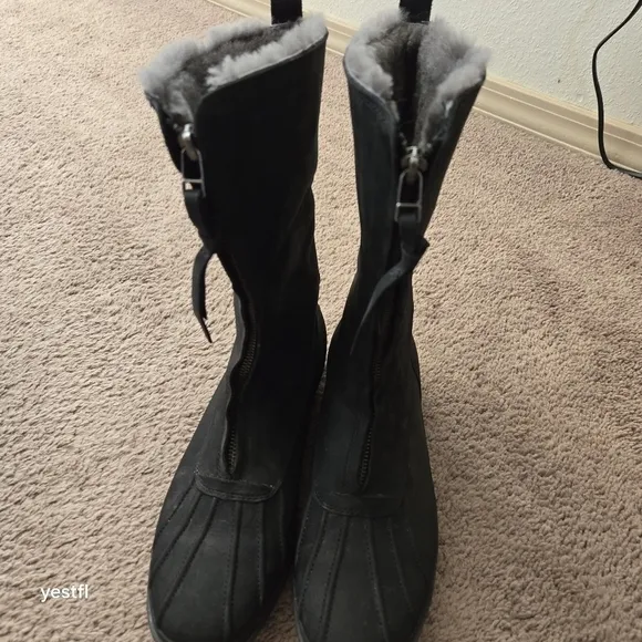 UGG Women's Arquette Sheepskin and Nubuck Zip Boots 9