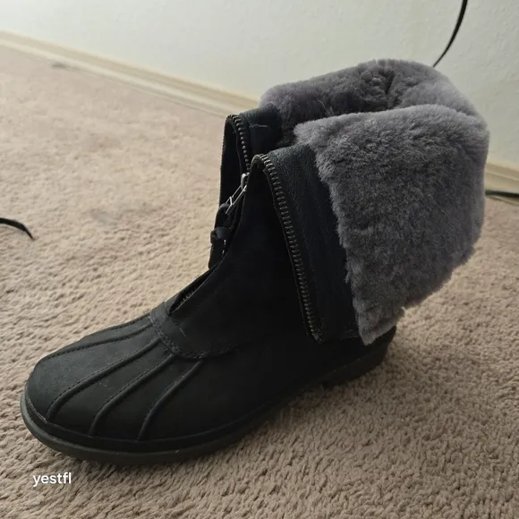 UGG Women's Arquette Sheepskin and Nubuck Zip Boots 9