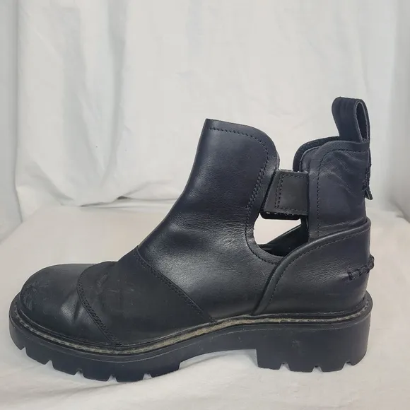 Ugg Women's Stockton Booties Ankle Boots Black Waterproof Leather buckle 6.5