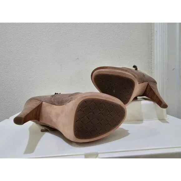 UGG GEORGETTE Ankle Platform Nubuck Fur Upper Logo Beige Boots High Heels Size 7