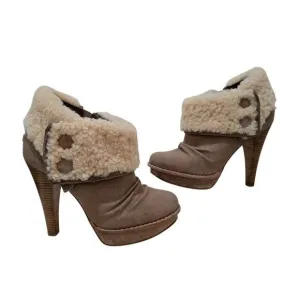 UGG GEORGETTE Ankle Platform Nubuck Fur Upper Logo Beige Boots High Heels Size 7