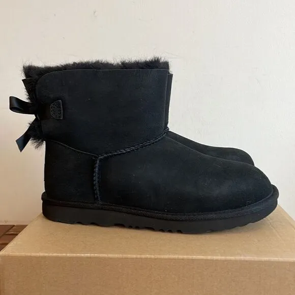 UGG Kids' Mini Bailey Bow II Boots Black USA Big Kid Size 5Y/UK 4/EU 37