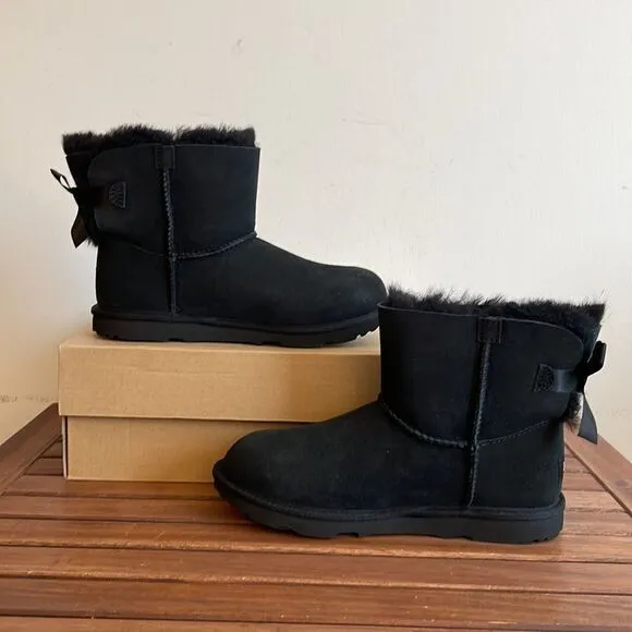 UGG Kids' Mini Bailey Bow II Boots Black USA Big Kid Size 5Y/UK 4/EU 37