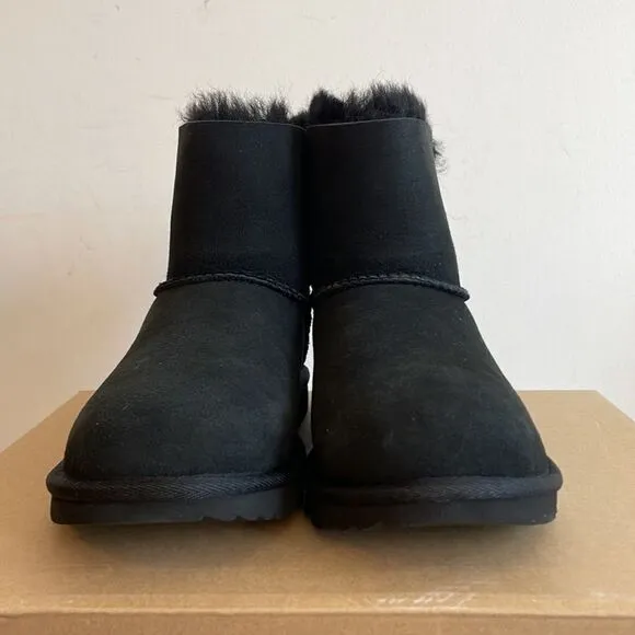 UGG Kids' Mini Bailey Bow II Boots Black USA Big Kid Size 5Y/UK 4/EU 37