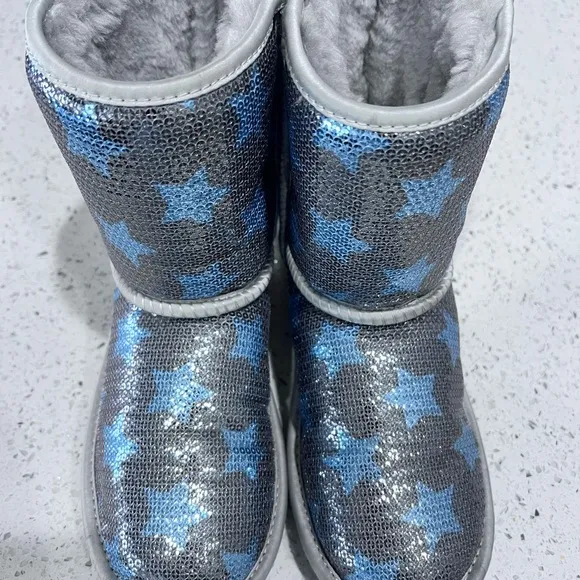 Uggs Kids/Girls Glitter Star Boots - Silver and Blue Size 4 Boots Fur