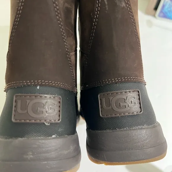 UGGS NWT Kids Bellemore Weather Boots Brown