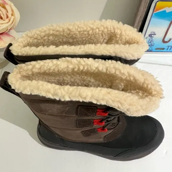 UGGS NWT Kids Bellemore Weather Boots Brown
