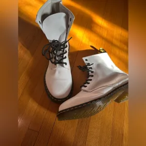 Unisex White Dr. Martens Lace-up 1460 Boots, Size 11 Women’s/10 Men, NWOB