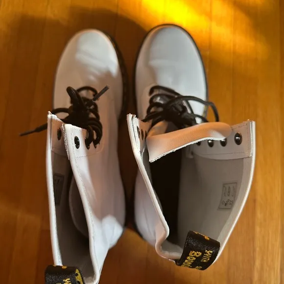 Unisex White Dr. Martens Lace-up 1460 Boots, Size 11 Women’s/10 Men, NWOB