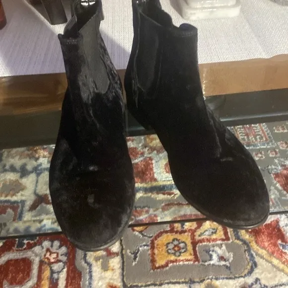 Urban Outfitters men velvet Chelsea ankle boots, UNISEX booties