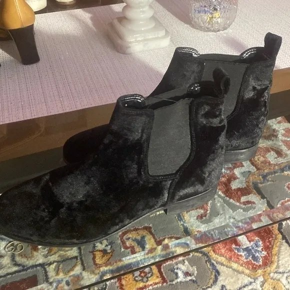 Urban Outfitters men velvet Chelsea ankle boots, UNISEX booties