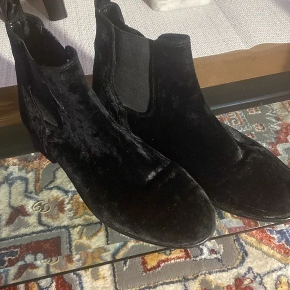 Urban Outfitters men velvet Chelsea ankle boots, UNISEX booties
