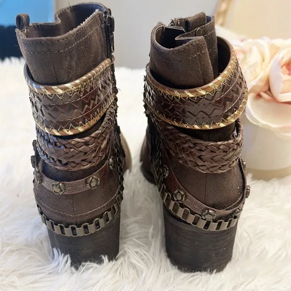 Urban Outfitters x Invito Brown embellished western ankle boots women sz 11