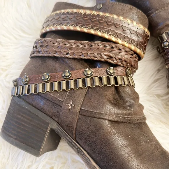 Urban Outfitters x Invito Brown embellished western ankle boots women sz 11