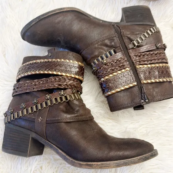 Urban Outfitters x Invito Brown embellished western ankle boots women sz 11