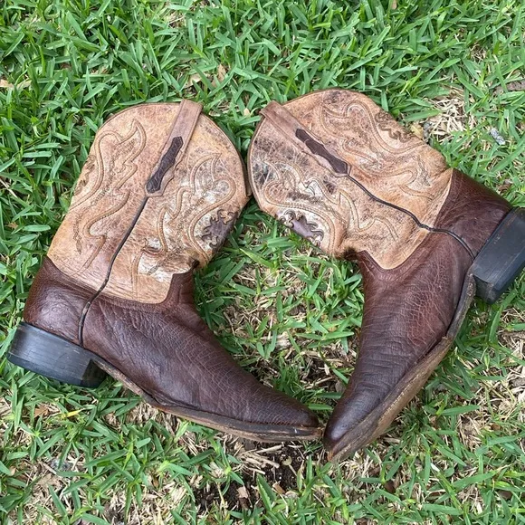 Vaccari ostrich quill pull on Western boots Men”s size 13D Square Toe Mid Calf