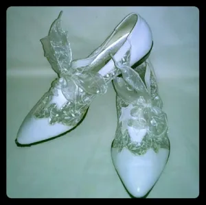 Vantage ribbon white black embroidered shoes