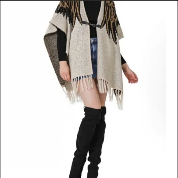 Vertigo Women Open Front Eagle Eye Knitted Sweater Cape