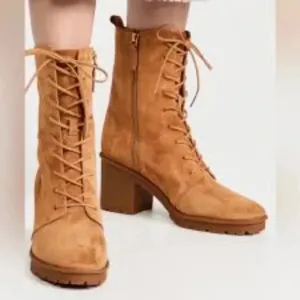 VINCE suede combat boot tan Henderson Lace brown ankle boot women sz 9.5M NWOT