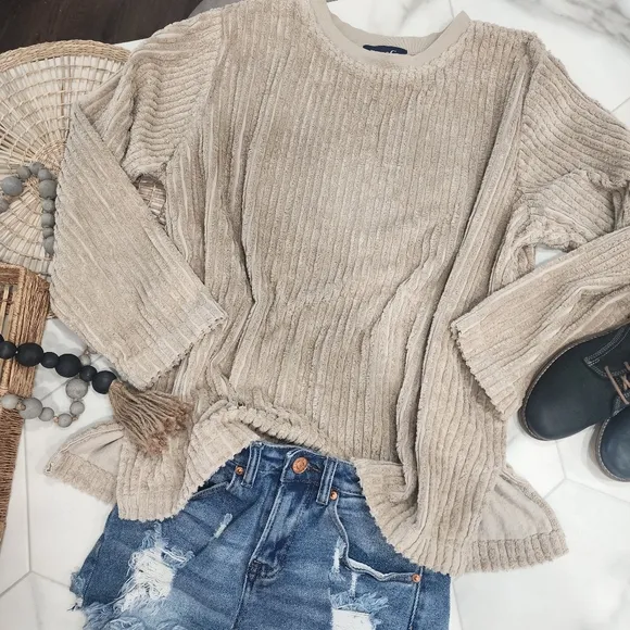Vintage [DENIM &amp; CO] unisex-  size Large long  sleeve, boxy  ribbed tan sweater!