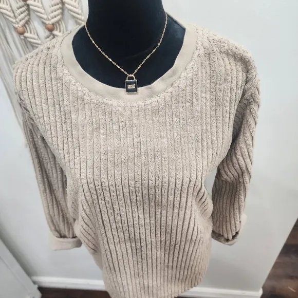 Vintage [DENIM &amp; CO] unisex-  size Large long  sleeve, boxy  ribbed tan sweater!