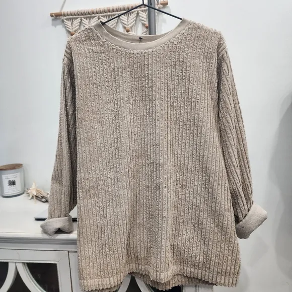 Vintage [DENIM &amp; CO] unisex-  size Large long  sleeve, boxy  ribbed tan sweater!