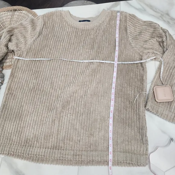 Vintage [DENIM &amp; CO] unisex-  size Large long  sleeve, boxy  ribbed tan sweater!