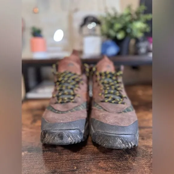 Vintage ish Nike acg caldera hiking boots size 9