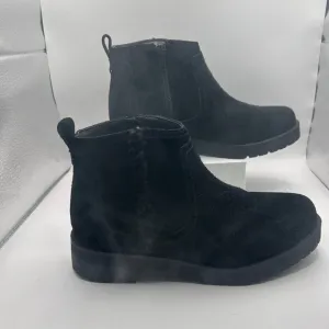vionicVionic Black suede ankle boots 5M NIB