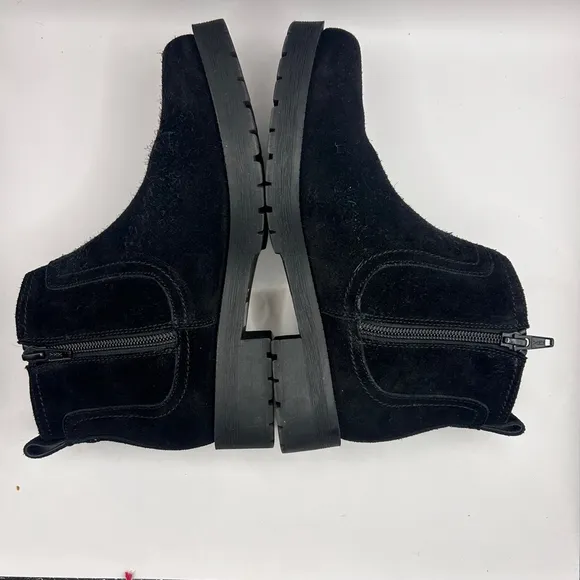 vionicVionic Black suede ankle boots 5M NIB
