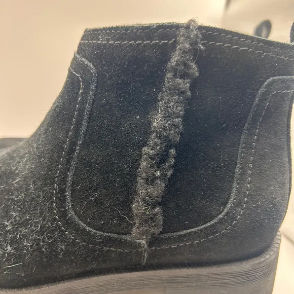 vionicVionic Black suede ankle boots 5M NIB