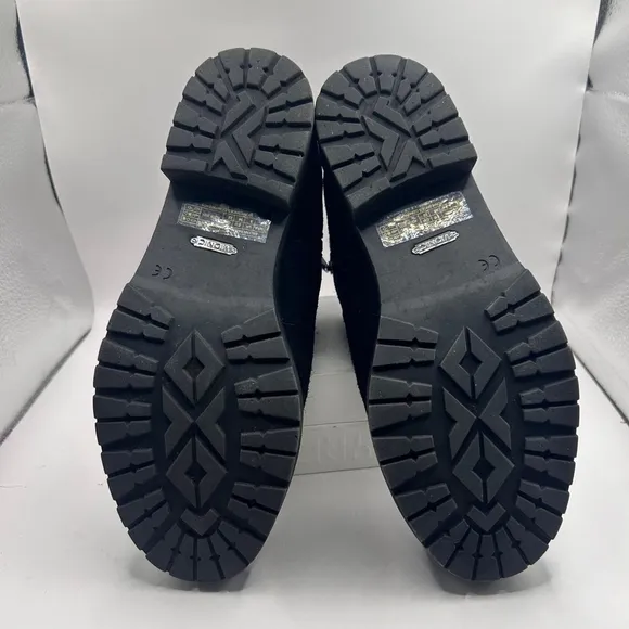 vionicVionic Black suede ankle boots 5M NIB